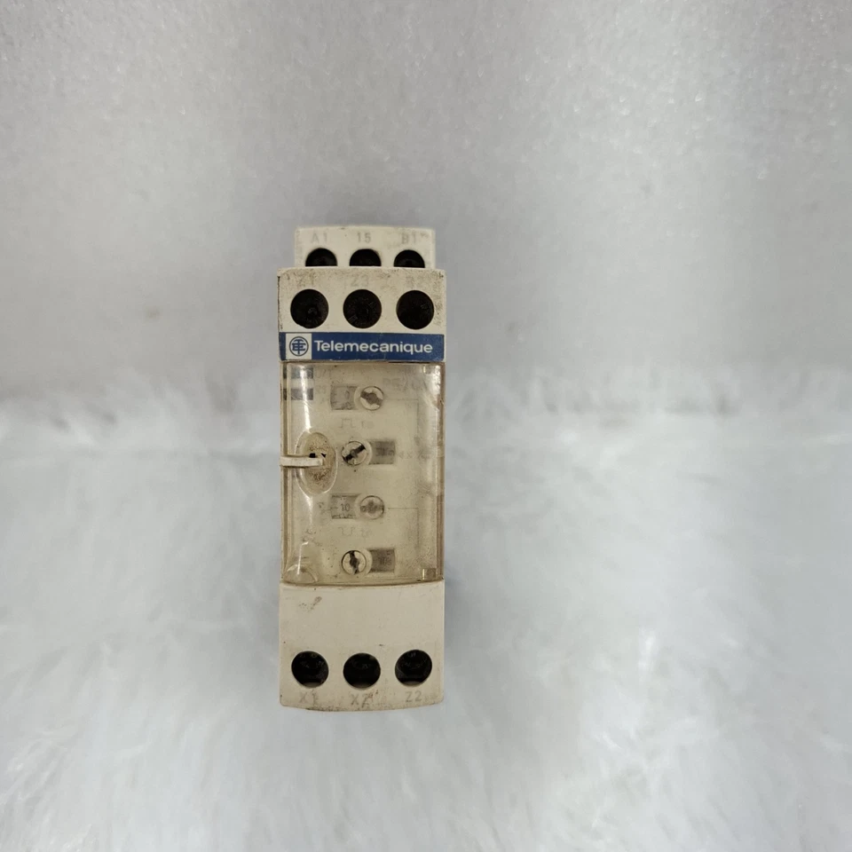 Telemecanique RE7CV11BU Time Relay RE7CV11BU Fast Ship